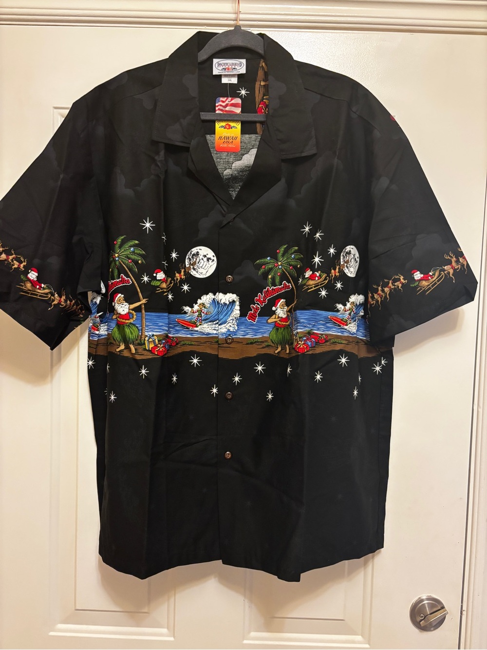 Men’s Festive Black Holiday Christmas Hawaiian Shirt.  Size 3xl